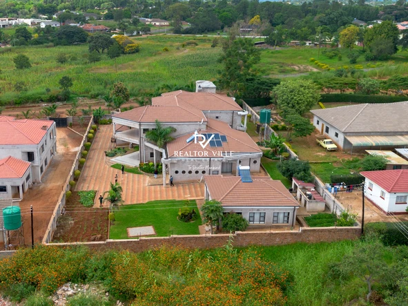 5 Bedroom House