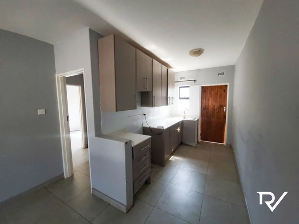2 Bedroom Flat & Apartment