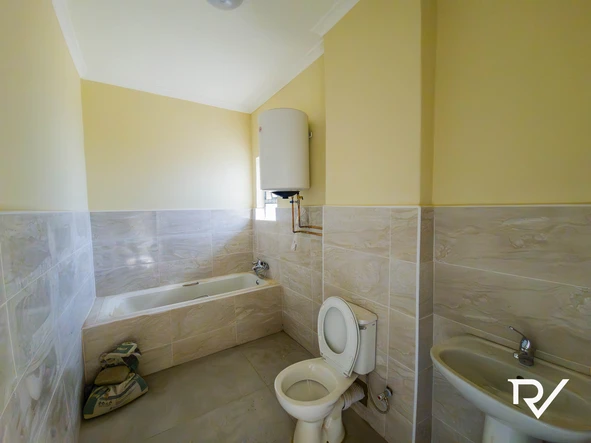 2 Bedroom Flat & Apartment