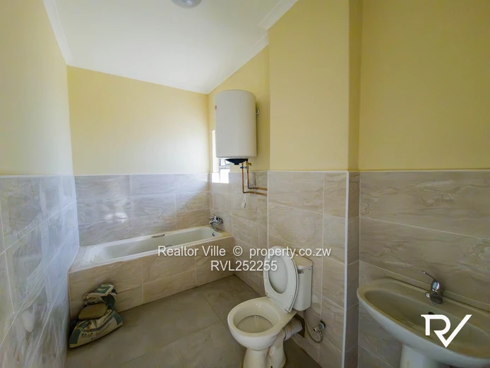 Modern tiled 2-Bed Flat with Borehole in Ashdown Park