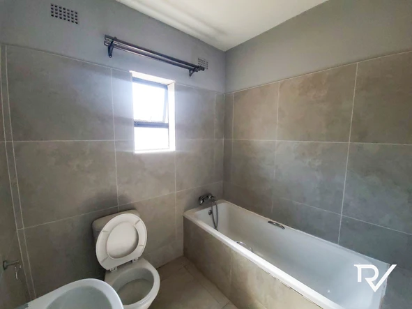 2 Bedroom Flat & Apartment