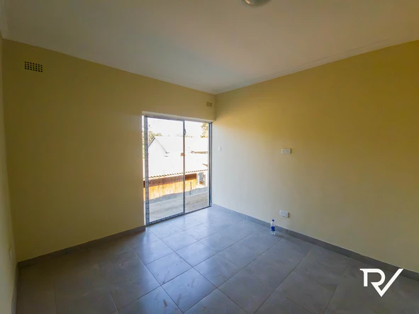 2 Bedroom Flat & Apartment