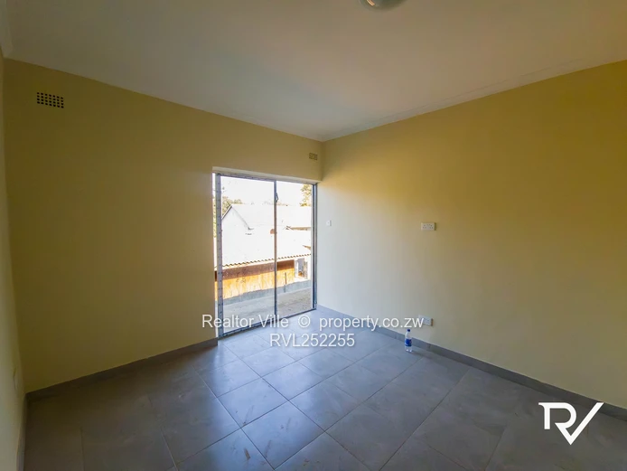 Modern tiled 2-Bed Flat with Borehole in Ashdown Park