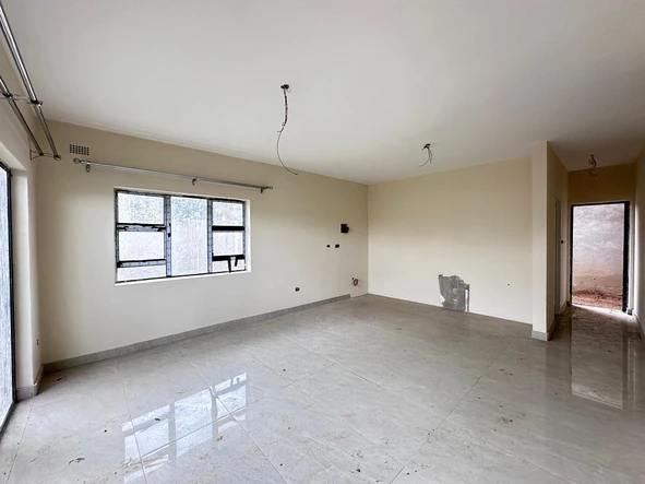 2 Bedroom Flat & Apartment