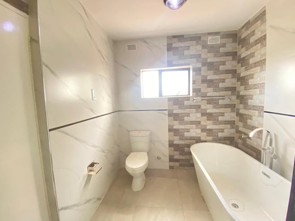 4 Bedroom Flat & Apartment