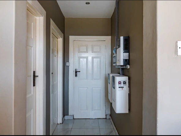 2 Bedroom Flat & Apartment