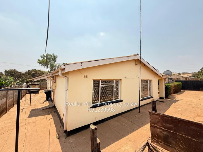 Neat 4-Bed Chinhoyi House with Verandah & Sewer