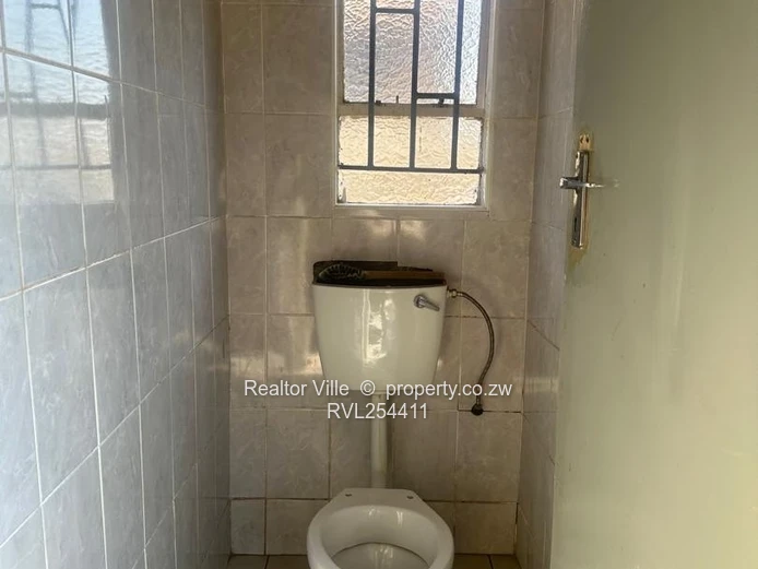 Walled & Gated 5-Bed Home in Warren Park – Borehole