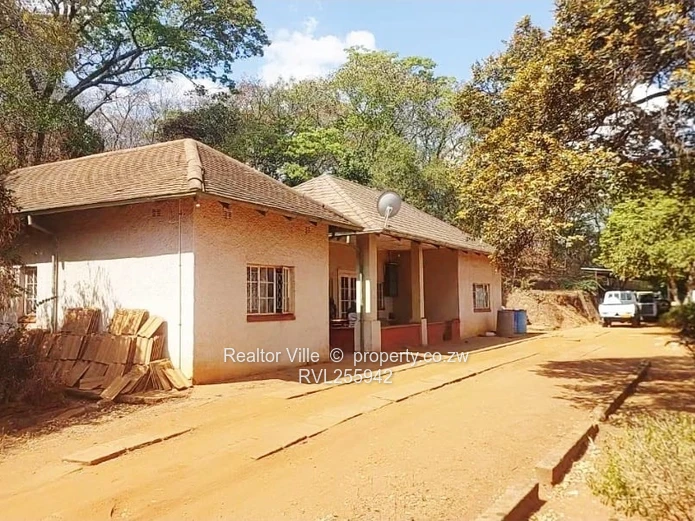 Meyrick Park 3-Bed Townhouse Complex with Verandah & Garden