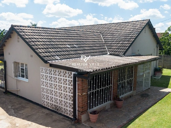 Charming 3-Bedroom Home in Ashdown Park with Modern Amenities