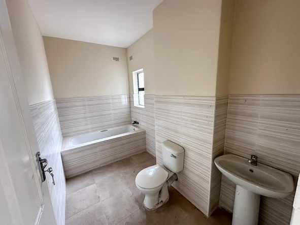 2 Bedroom Flat & Apartment