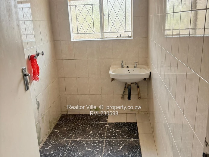 Neat 4-Bed Chinhoyi House with Verandah & Sewer