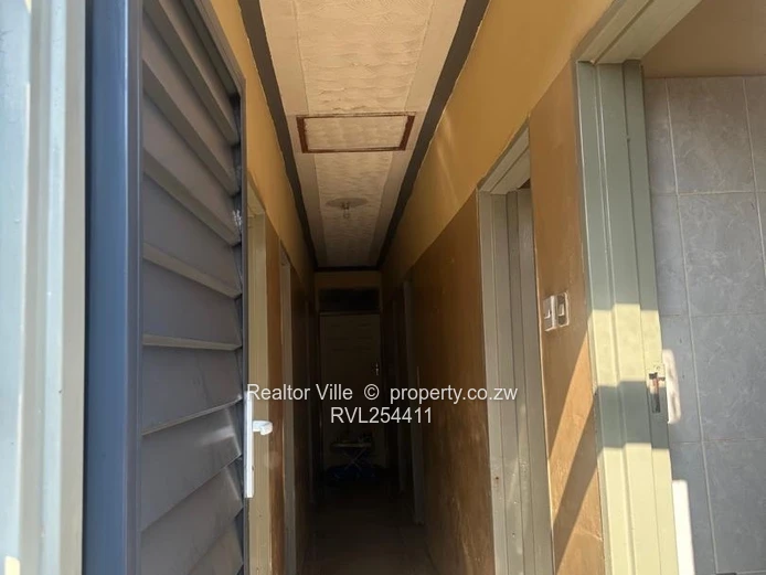 Walled & Gated 5-Bed Home in Warren Park – Borehole