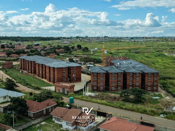 2 Bedroom Flat & Apartment