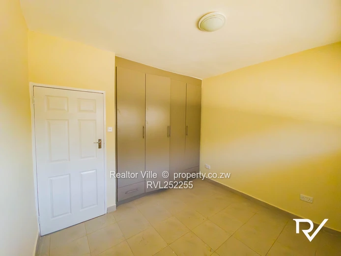 Modern tiled 2-Bed Flat with Borehole in Ashdown Park