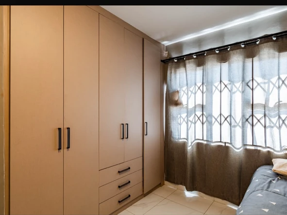 2 Bedroom Flat & Apartment