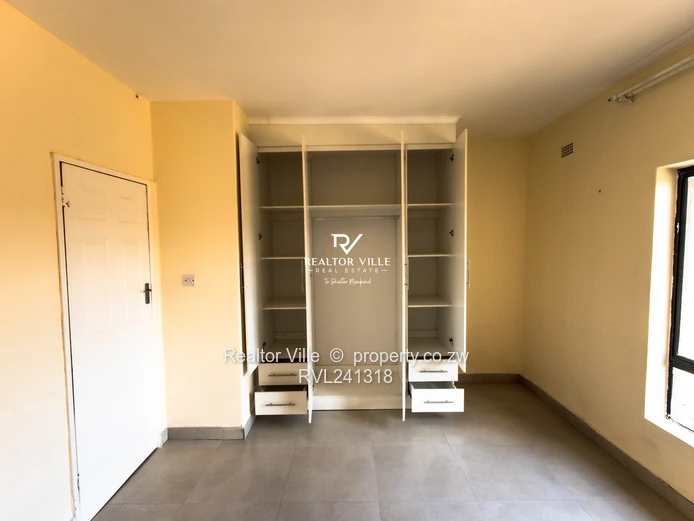 Light-Filled 4-Bed Townhouse, Westgate — Borehole