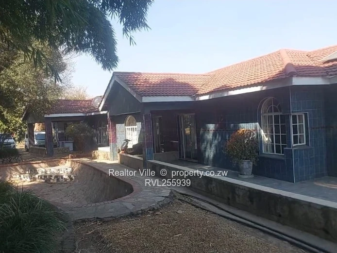 Glen Lorne 5-Bed Townhouse Complex with Pool & Borehole