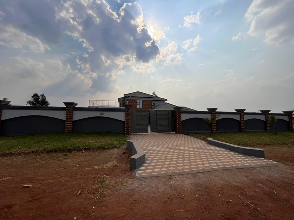 Spacious, luxurious 4-Bedroom Home available for rent!!