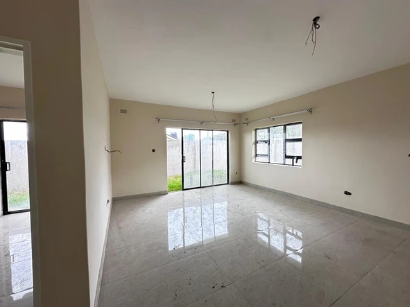 2 Bedroom Flat & Apartment