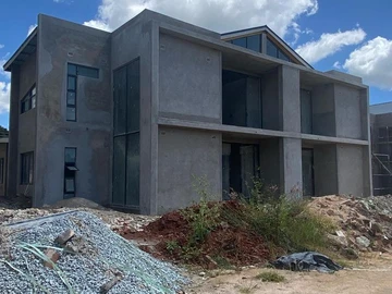 Luxury 5 bedroomed Residence for Sale in Monavale