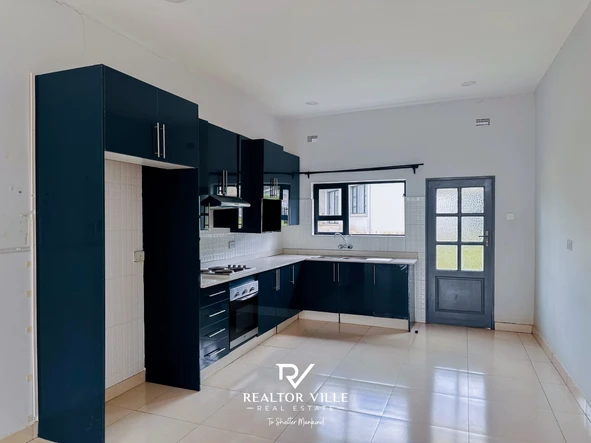 3 Bedroom Flat & Apartment