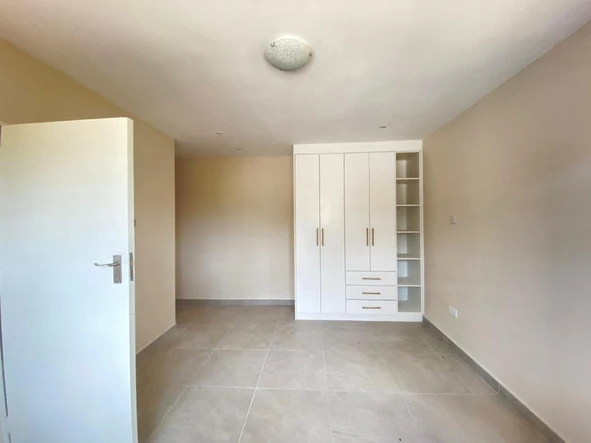 4 Bedroom Flat & Apartment