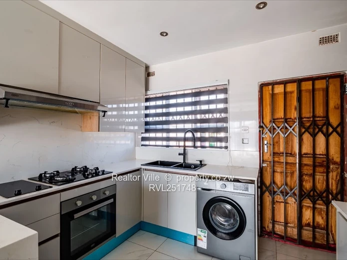 Modern 2-Bed Tynwald Apartment - Solar & Fitted Kitchen