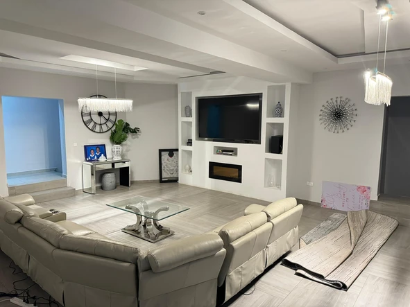 5 Bedroom House