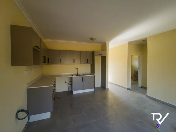 2 Bedroom Flat & Apartment