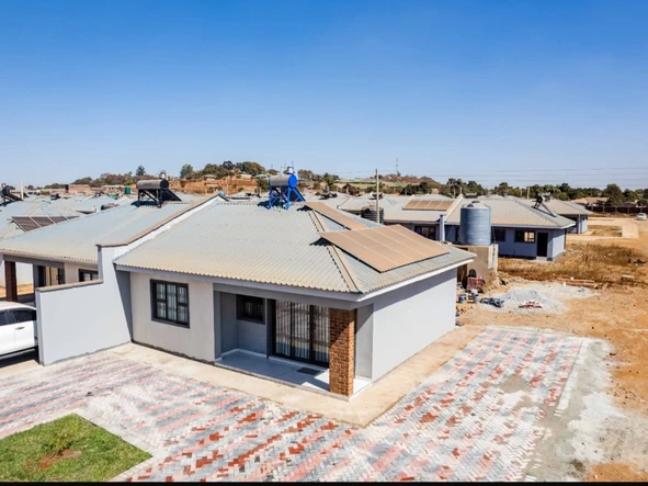 2 Bedroom Flat & Apartment