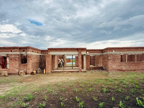 6 Bedroom House