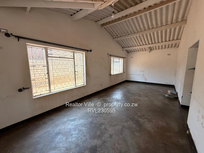 Neat 4-Bed Chinhoyi House with Verandah & Sewer