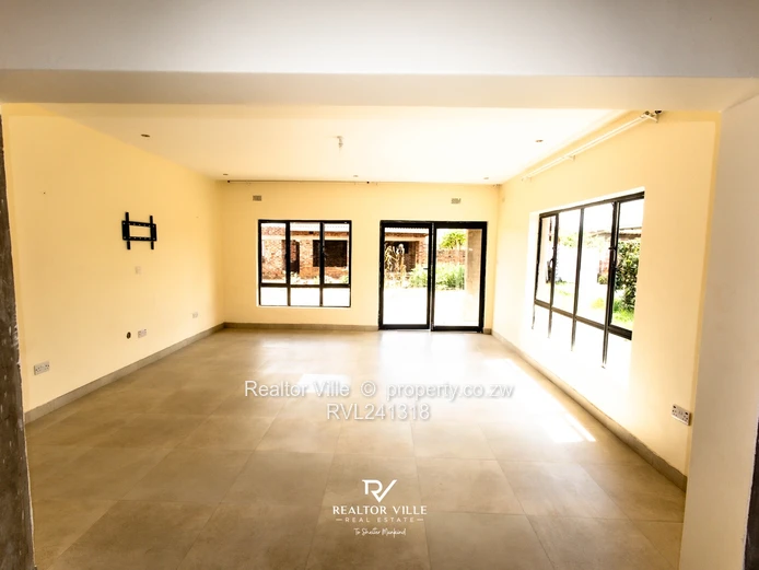 Light-Filled 4-Bed Townhouse, Westgate — Borehole