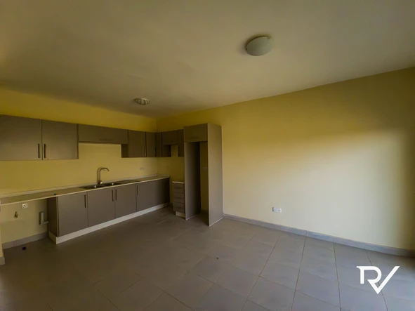 2 Bedroom Flat & Apartment