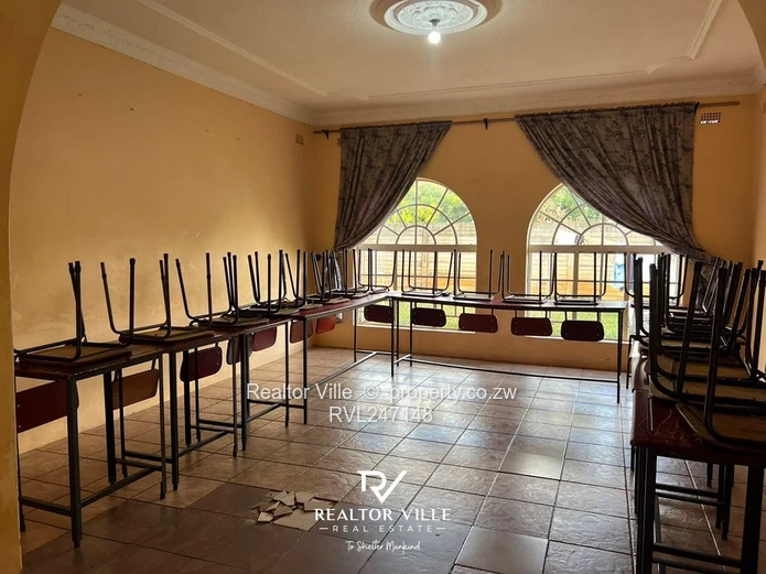 Spacious 7-Bed Westgate Home with Large Kitchen & Borehole