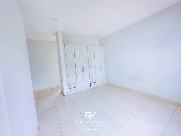 3 Bedroom Flat & Apartment