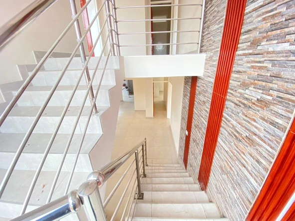 4 Bedroom Flat & Apartment