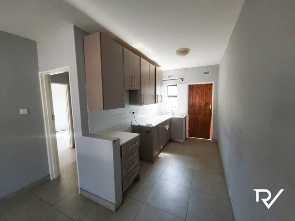 2 Bedroom Flat & Apartment