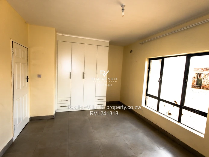 Light-Filled 4-Bed Townhouse, Westgate — Borehole