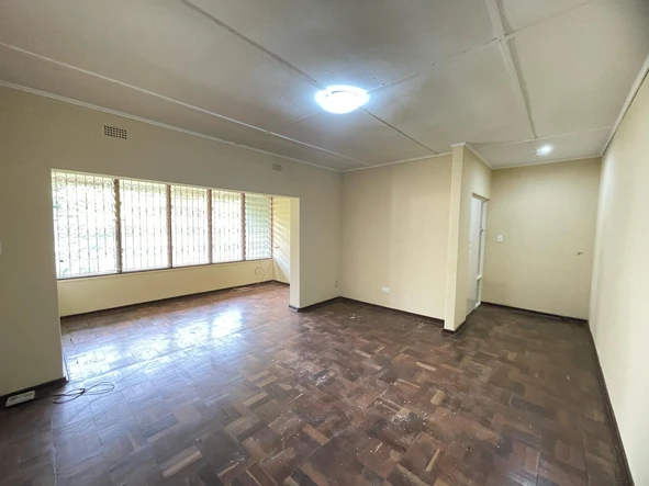 Charming 3-Bed Avondale West Flat for Rent in Avondale West