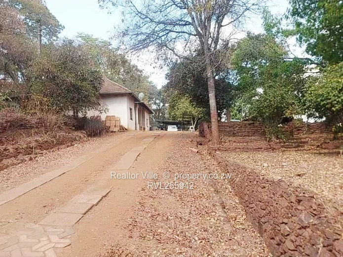 Meyrick Park 3-Bed Townhouse Complex with Verandah & Garden