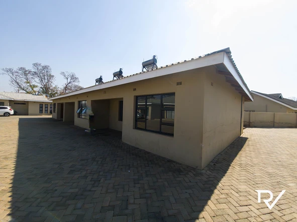 2 Bedroom Flat & Apartment