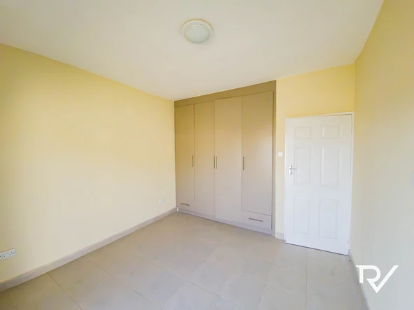 2 Bedroom Flat & Apartment