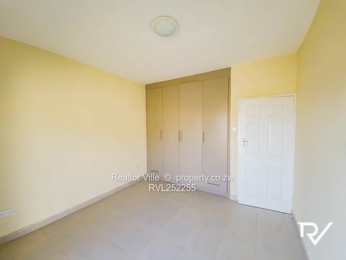 Modern tiled 2-Bed Flat with Borehole in Ashdown Park