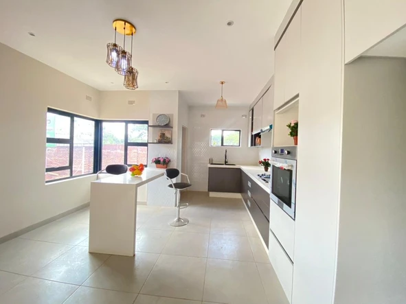 4 Bedroom Flat & Apartment