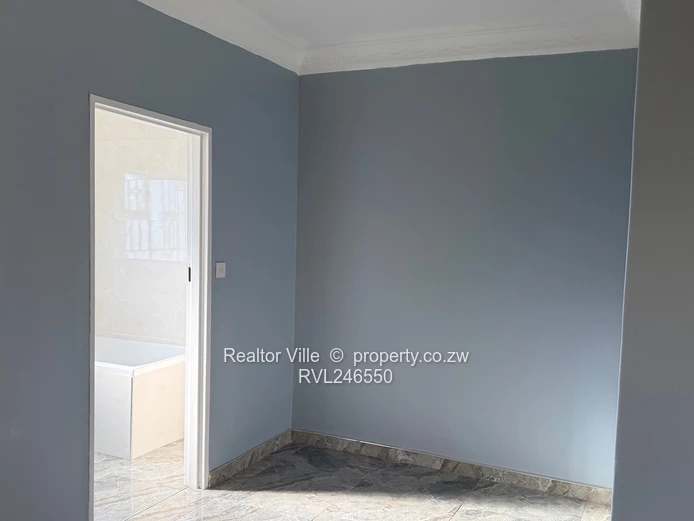 Recently built Morden 3 bedroomed house to let (Sole Mandate)