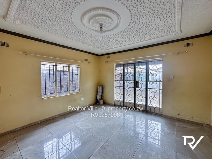 Bright 5-Bed Warren Park Home with Tiled Living & Borehole