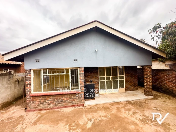 Bright 5-Bed Warren Park Home with Tiled Living & Borehole