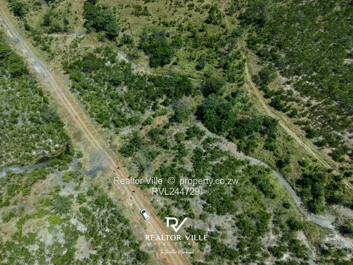 10,200 m² Plot for sale in Kadoma